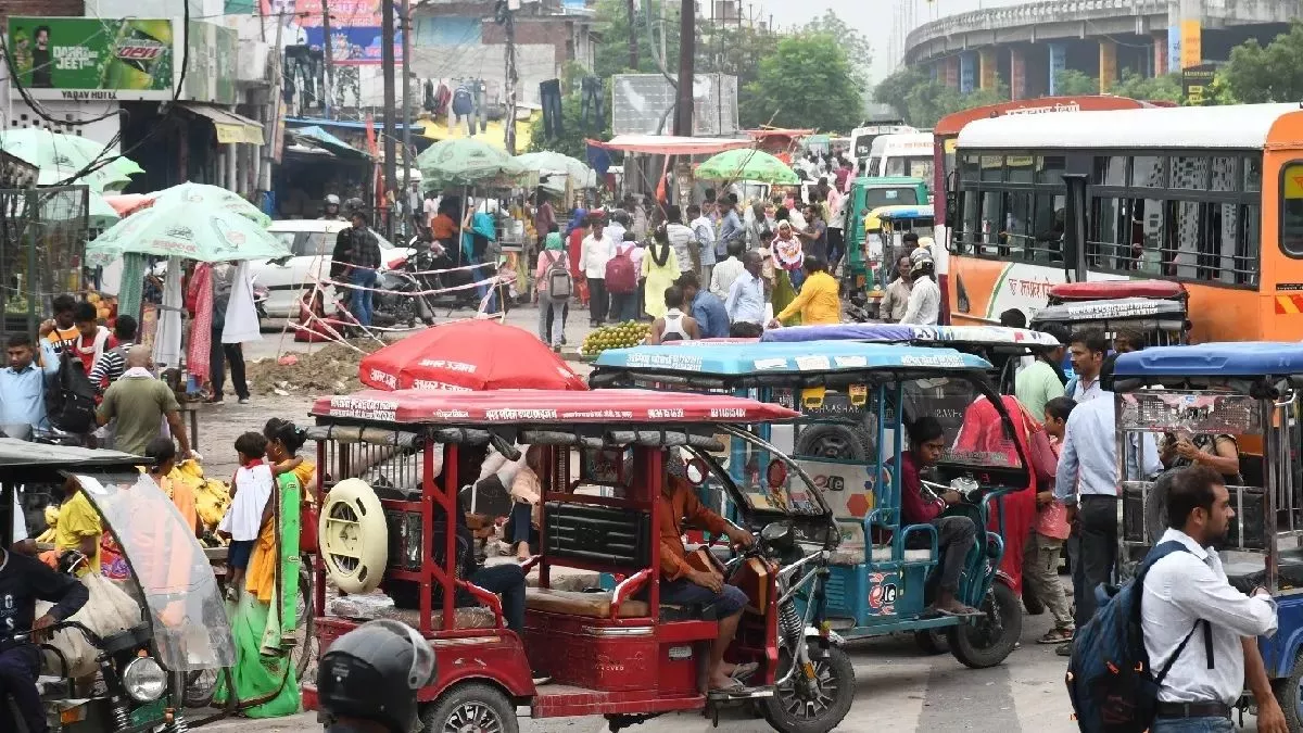 Kanpur News: ट्रैफिक पुलिस मौजूद फिर भी नहीं थम रही जाम की समस्या, पुलिस बोली- ये पब्लिक है भाई...