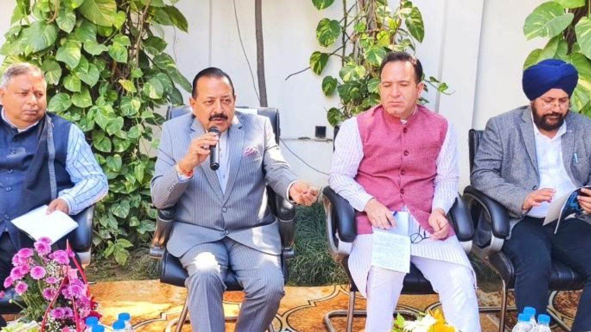 https://www.jagranimages.com/images/newimg/23022025/23_02_2025-jammu_bjp_23889703.jpg