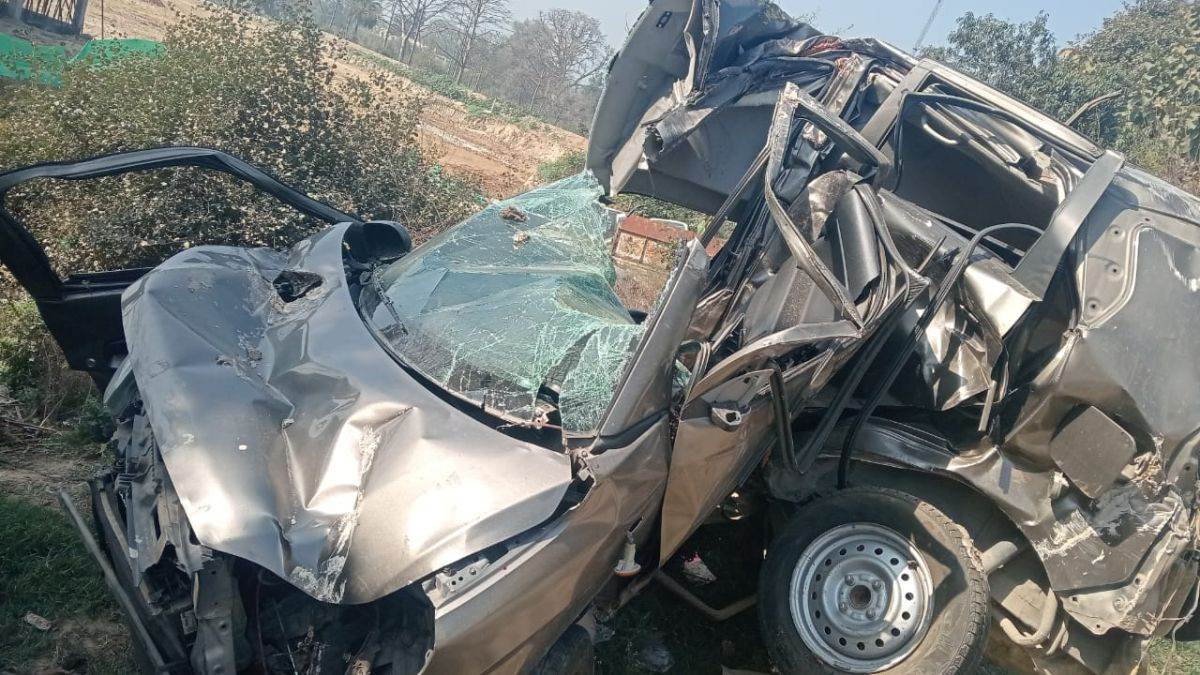 car accident in meerut two killed two injured as vehicle collides with tree