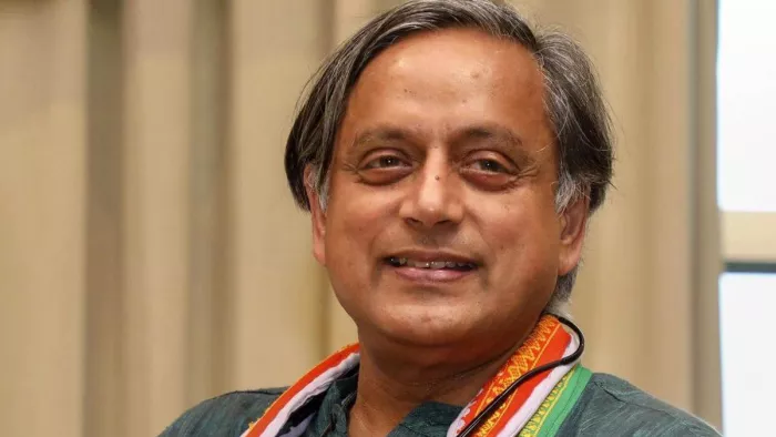कांग्रेस सांसद शशि थरूर । ( फाइल फोटो )