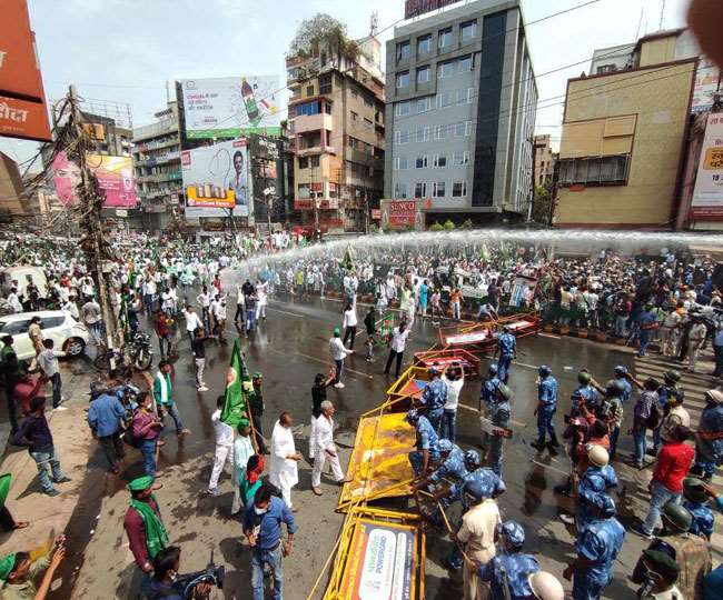 HIGHLIGHTS of RJD Vidhansabha March: पुलिस से भिड़ी RJD, पथराव व लाठीचार्ज  के बीच दर्जनों घायल