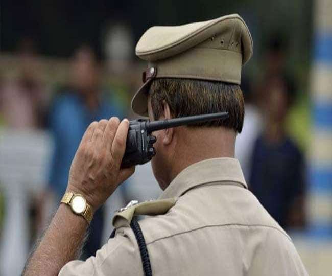 जांच में लापरवाही बरतने पर नारकोटिक सेल के एक कर्मचारी पर भी गाज गिरी है।