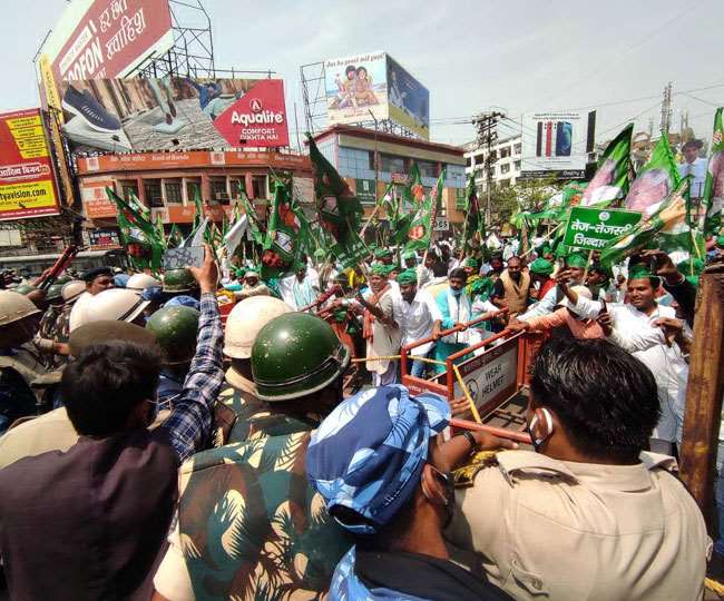 RJD Bihar Vidhansabha March: RJD go on rampage on Patna roads, Tejashwi  Yadav and Tej Pratap Yadav taken into custody