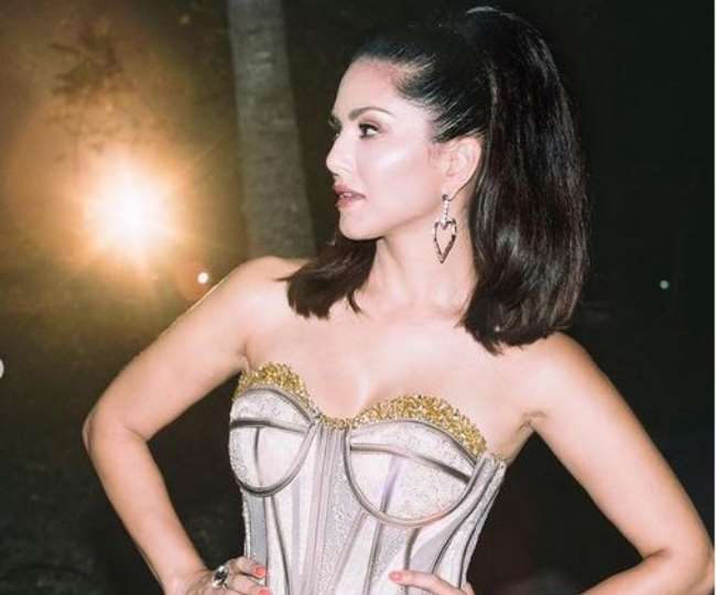 Sunny Leone Hot And Bold Photos In Baby Doll Look Goes Viral On Social Media