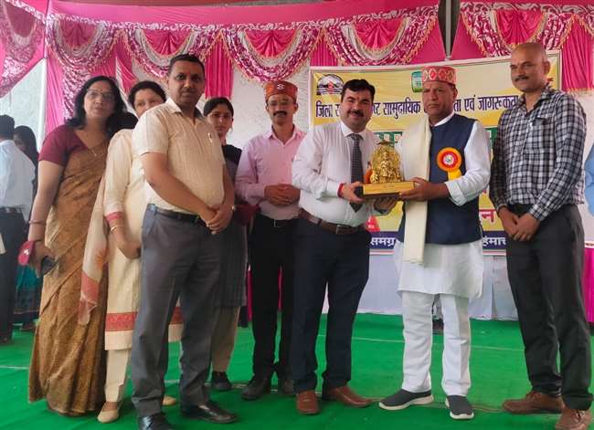 नाहन में जिला स्तरीय उत्कृष्ट सामुदायिक सहभागिता एवं जागरूकता सम्मान समारोह आयोजित किया गया।