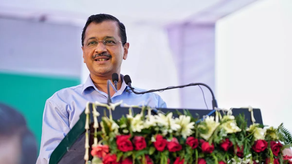 दिल्ली में अब केजरीवाल के खिलाफ लगे पोस्टर, सीएम बोले- पोस्टर लगाने वालों को गिरफ्तार ना किया जाये