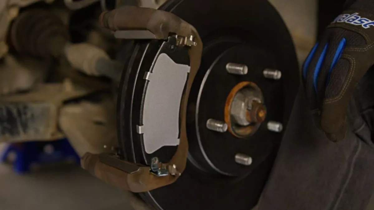 Brake Rotor Replacement Tips: गाड़ी का ब्रेक ठीक रखना है तो कभी न करें ये काम, संकेत मिलते ही हो जाएं सावधान