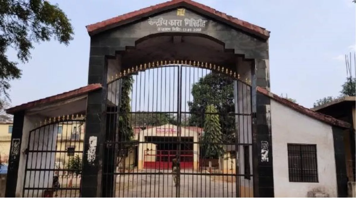 Crime: अदालत के सजा सुनाते ही लोगों को धक्का देकर भागा अपराधी, अवैध संबध के चक्कर में हत्या को दिया था अंजाम
