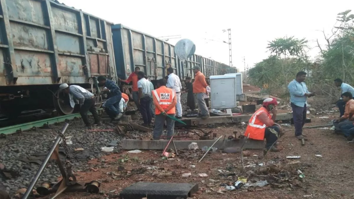 Video: जबलपुर रेलवे स्टेशन पर टला बड़ा हादसा, कोयले की मालगाड़ी अप ट्रैक से डाउन ट्रैक पर पहुंची