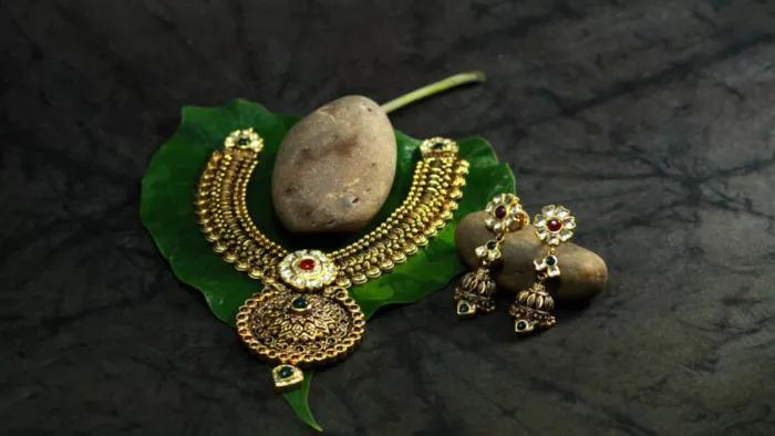 Jewelry Care Tips: अपने कीमती गहनों की ऐसे करें देखभाल