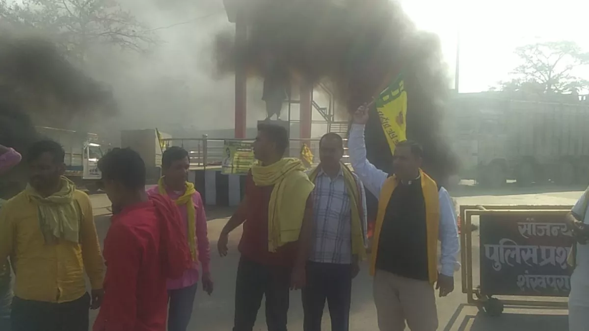 यूट्यूबर मनीष कश्यप की गिरफ्तारी के विरोध में बिहार बंद, शेखपुरा में NH पर लगाया जाम; पटना में पुलिस से झड़प