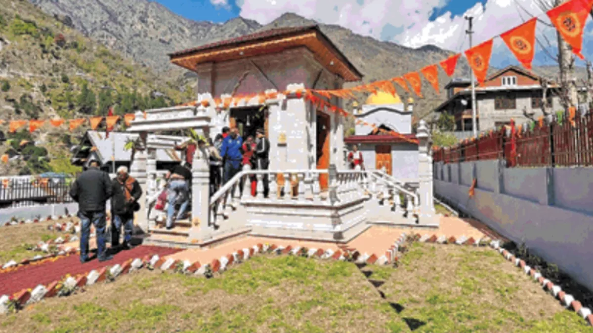 Jammu News: 70 साल बाद मां शारदा के मंदिर में गूंजी घंटियां, पंडित बोले - करतारपुर की तर्ज पर बने कारीडोर