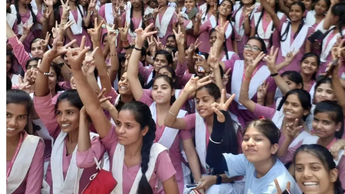 Bihar Board 12th Toppers List: आर्ट्स और साइंस स्ट्रीम में लड़कों ने किया टॉप, कॉमर्स में प्रिया बनीं टॉपर