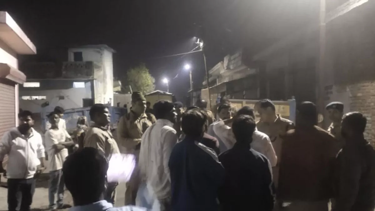 Dehradun के एक घर में भीड़ पढ़ रही थी नमाज, भड़के हिंदू संगठन; पहुंची पुलिस तो सामने आया पूरा सच