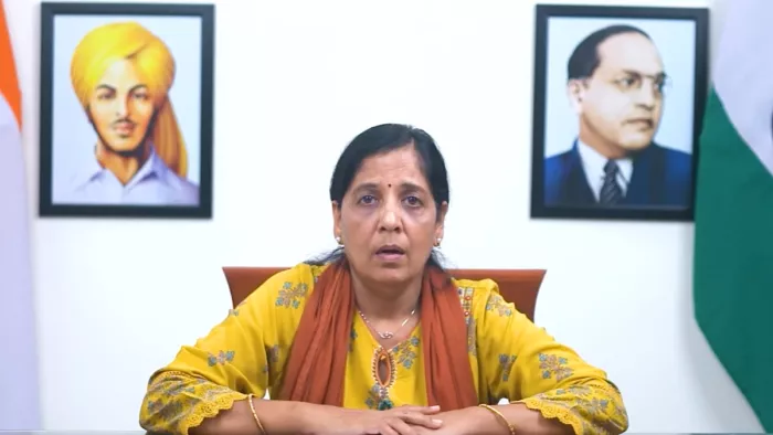 पत्नी सुनीता केजरीवाल ने पढ़ा अरविंद केजरीवाल का संदेश।