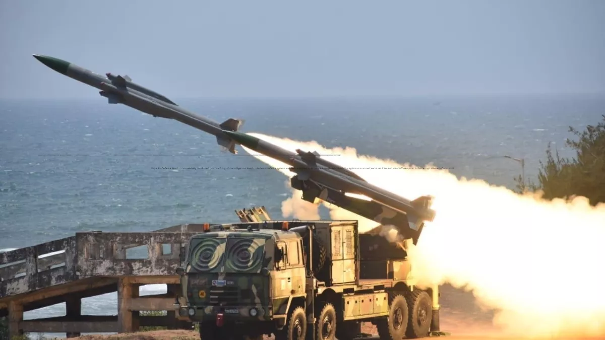 Akash Missile: दुश्मनों के छक्के छुड़ाएगी आकाश मिसाइल वायु रक्षा प्रणाली, सेना ने किया सफलतापूर्वक अभ्यास
