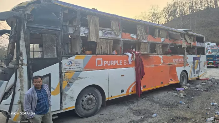जबलपुर में बस पलटने से तीन लोगों की मौत हो गई।(फोटो सोर्स: फाइल फोटो)