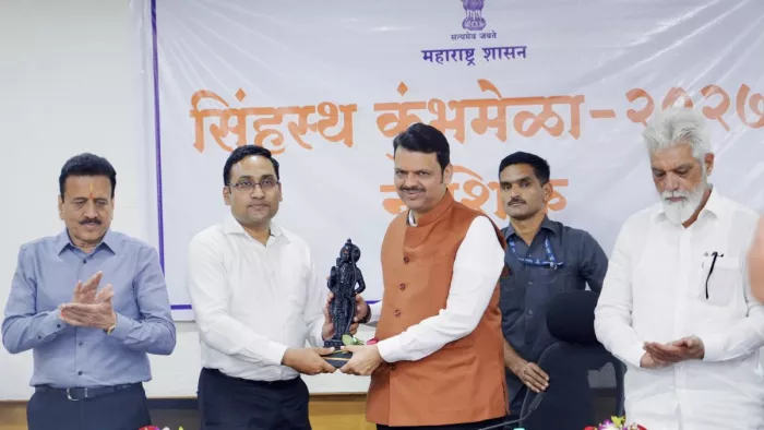 मुख्यमंत्री ने किया सिंहस्थ कुंभ मेला की तैयारियों पर विचार विमर्श। (फोटो- X/@CMOMaharashtra)