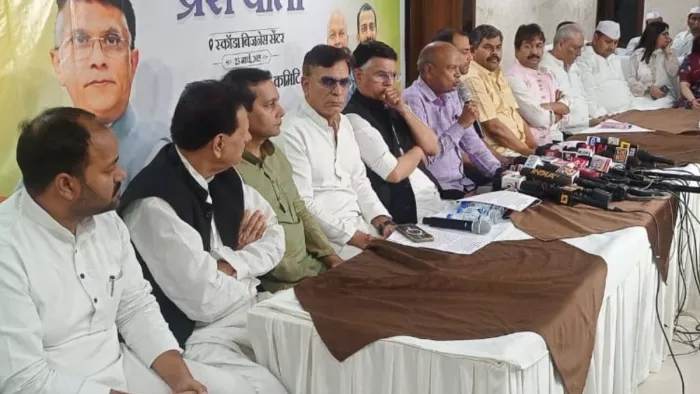 प्रेसवार्ता के दौरान कांग्रेस नेता पवन खेड़ा ने सरकार पर बोला हमला। (फोटो जागरण)