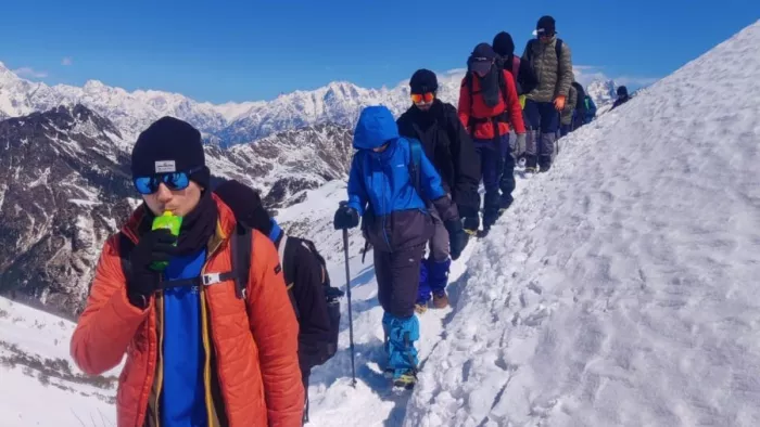 ज्योतिर्मठ विकासखंड के क्वांरी पास ट्रेक पर्यटकों से गुलजार। साभार चैन सिंह
