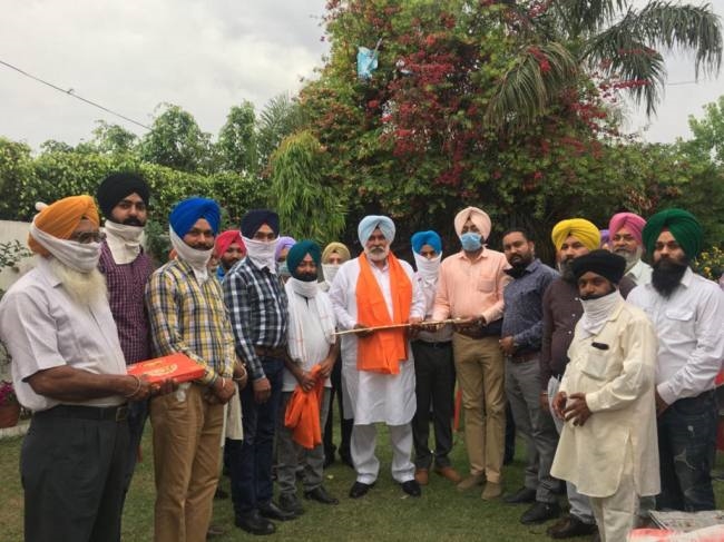 residents of green city colony honored the newly created mayor sukhdeep singh teja and discussed the development of the city