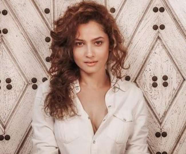 Ankita Lokhande की बोल्ड तस्वीरों ने बढ़ाई इंटरनेट की गर्मी, हॉट व्हाइट शर्ट में तस्वीर हुई वायरल