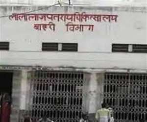 उनके परिवार ने पत्नी के अलावा बेटे सलीम, शाहनवाज, आलम हसन, नवाज और तीन शादीशुदा शुदा बेटियां है