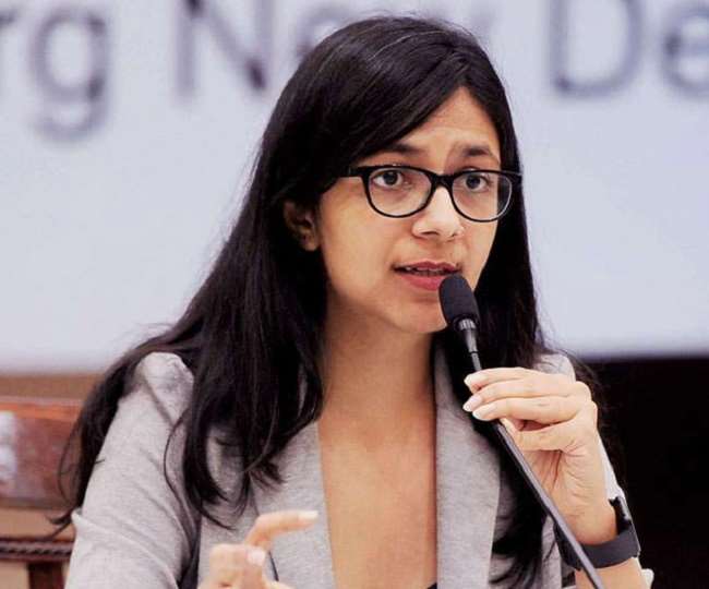 स्वाति मालीवाल करीब आधा घंटे तक नाना को एम्बुलेंस में लेकर ग्रेटर नोएडा स्थित शारदा अस्पताल में खड़ी रहीं।
