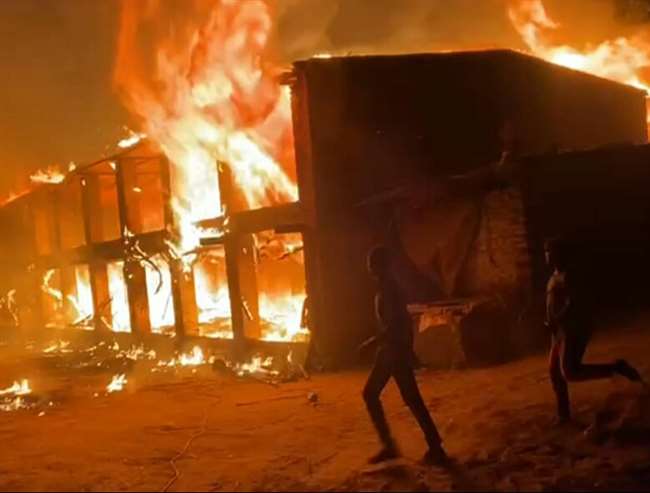 himachal pradesh news poultry farm caught fire at haroli in una 5300 chiken burnt alive