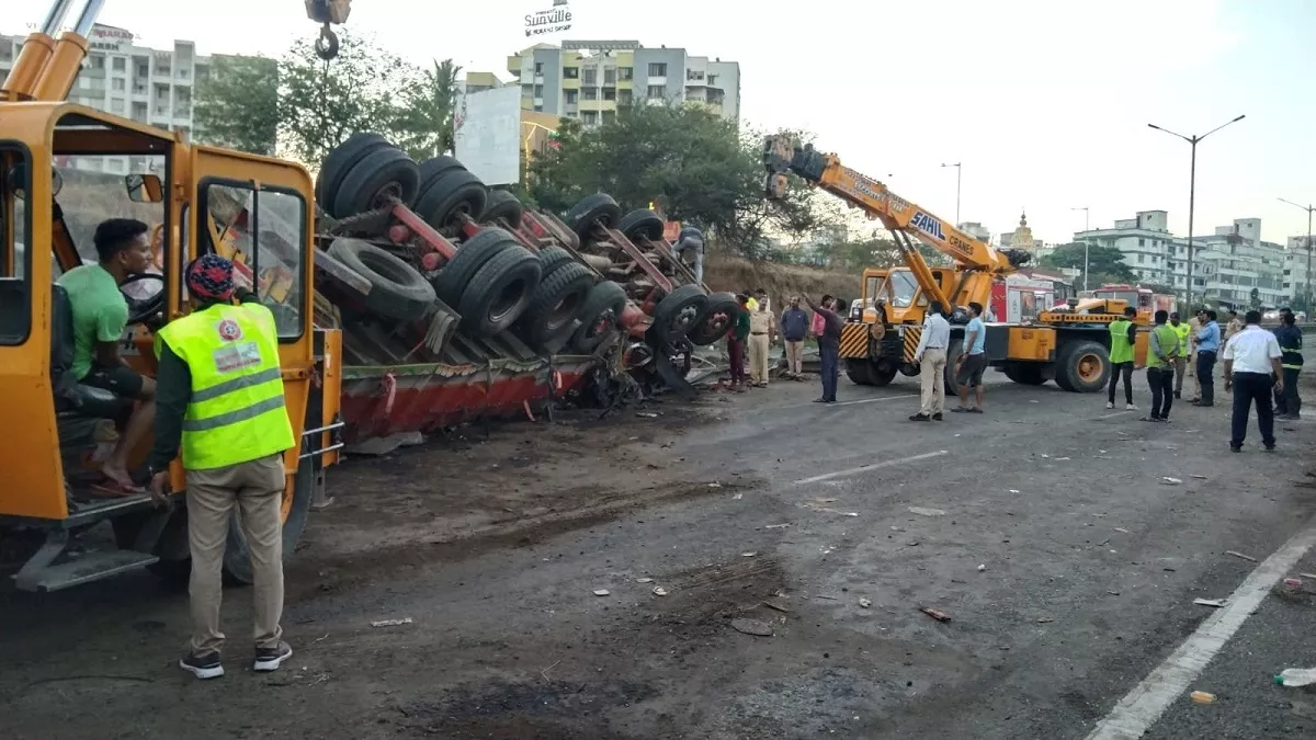 महाराष्ट्र: पुणे में ट्रक और बस की जोरदार भिड़ंत, चार लोगों की मौत; 22 घायल