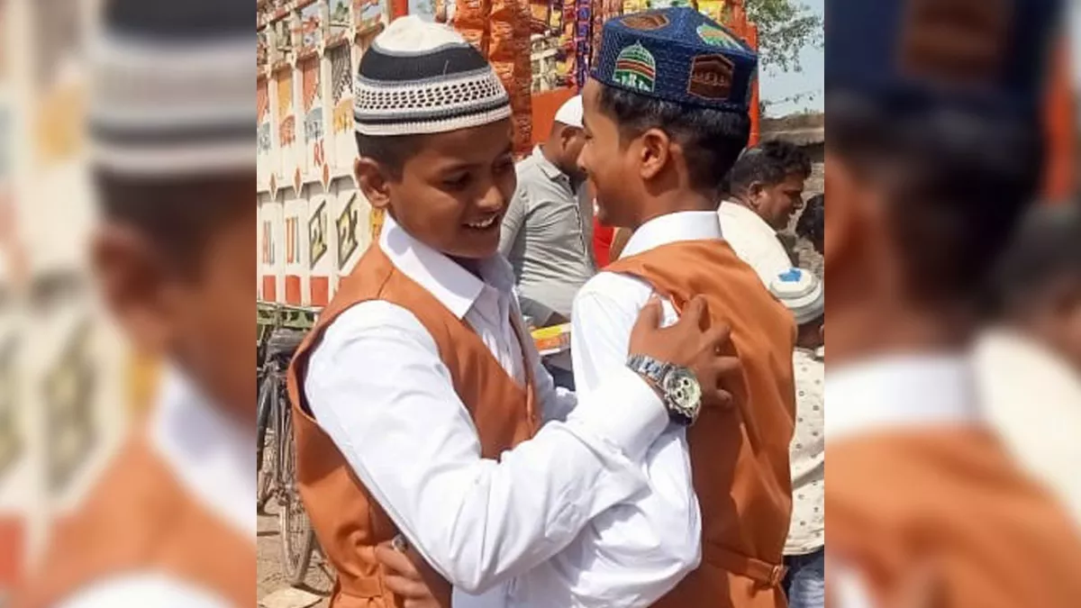 Shravasti News: जिले में हर्ष और उल्लास के मनाया गया ईद का त्योहार, मुल्क में अमन व तरक्की की मांगी दुआ