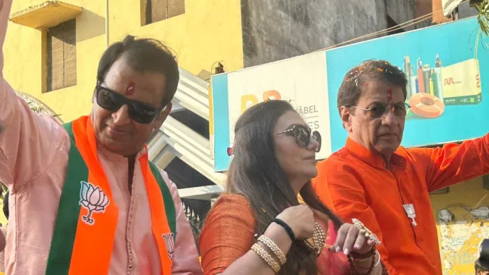 रोड शो में 20 मोबाइल व 36 हजार की नगदी उड़ाई