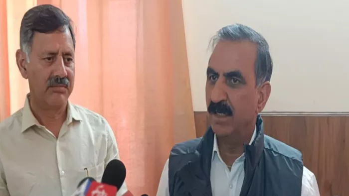 सीएम सुक्खू ने जयराम व कंगना पर कसा तंज।