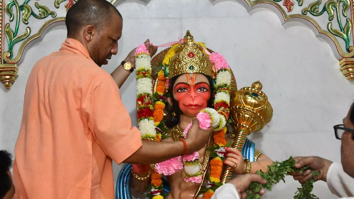 Hanuman Jayanti 2024: गोरखनाथ मंदिर में सीएम योगी ने की हनुमान जी की पूजा, लोगों को दी शुभकामनाएं
