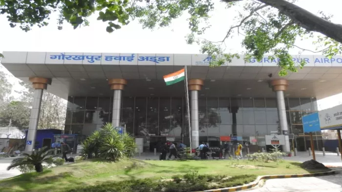 एयरपोर्ट का विस्तार 42 एकड़ में करीब 900 करोड़ रुपये से होना है।