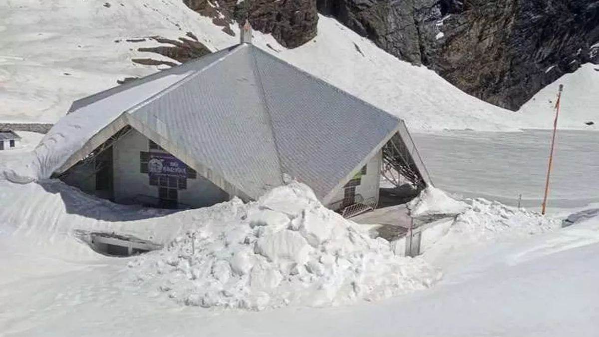 https://www.jagranimages.com/images/newimg/23042024/23_04_2024-hemkund_sahib_23703166.jpg
