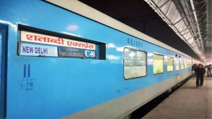 Himachal Hindi News: ऊना से दिल्ली तक चलने वाली जन शताब्दी एक्सप्रेस की सेवा फिर से बहाल। फाइल फोटो