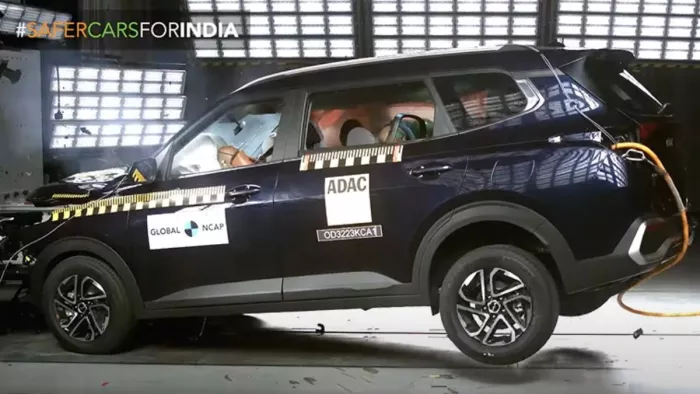 Global NCAP में Kia Carens को 3-स्टार रेटिंग मिली है।