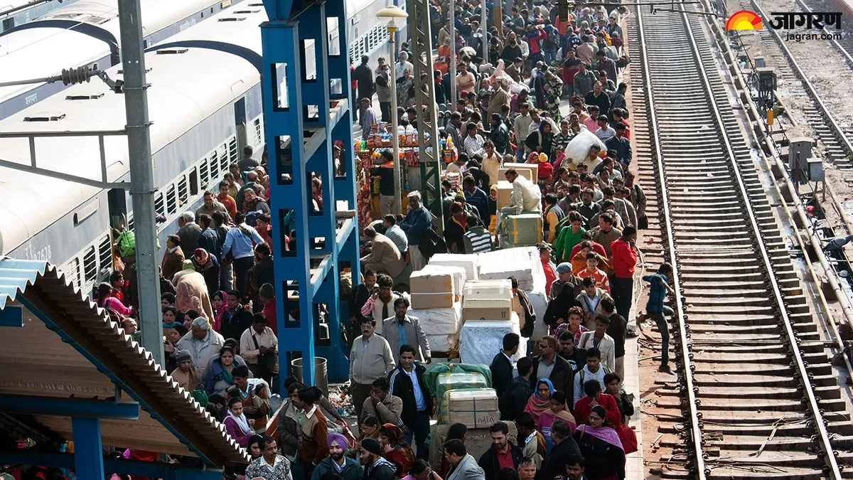 Indian Railways: 21 दिनों में रिकॉर्ड लोगों ने किया ट्रेन से सफर, इतने यात्रियों को कैसे संभाल रहा रेलवे