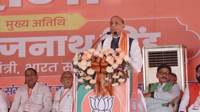 रक्षा मंत्री राजनाथ सिंह का RJD और Congress पर हमला