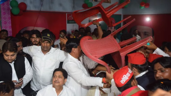 शिवपाल यादव के आते ही इस बात पर आपस में भिड़ गए सपाई