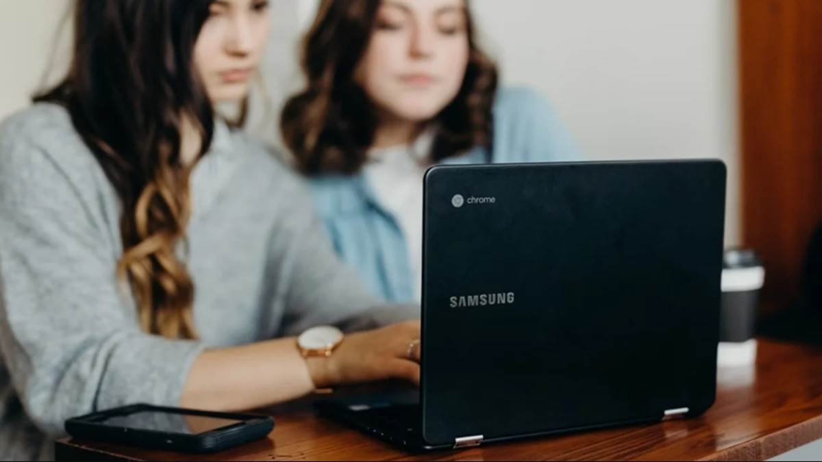 महज 50000 से कम में मिलेगी 1.5 लाख वाले Laptop जैसी इज्जत, दिए गए कई कंटास फीचर्स