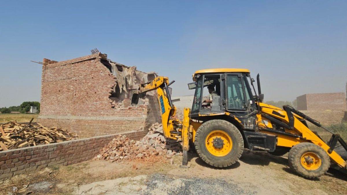 ncr palwal illegal colonies demolished in fazalpur and khajurka action taken