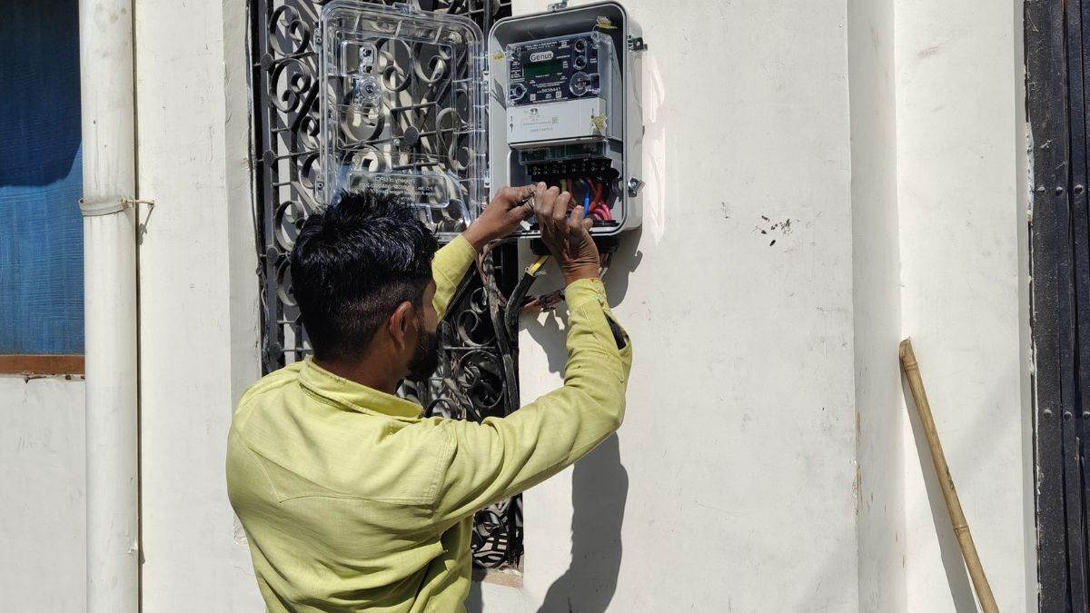 prepaid smart meter will have to be installed uppcl chairman has started
