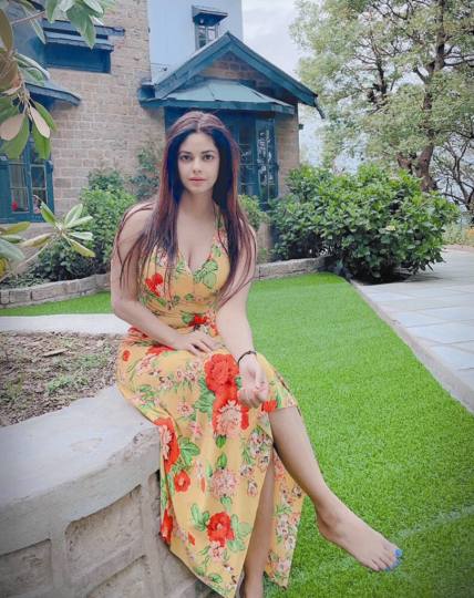 actress meera chopra spent moments with relatives in kasauli litigants