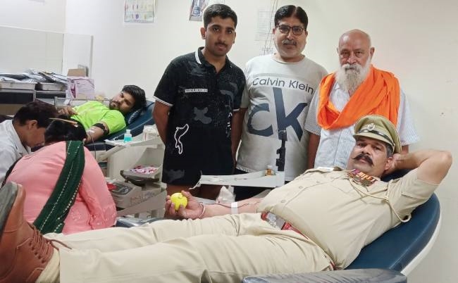 रक्तदाता प्रदान करते लोगों को नवजीवन : डा. अशोक कुमार
