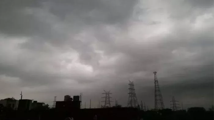 Uttarakhand Weather Today:कहीं बारिश और कहीं बादलों के पहरे ने गर्मी से राहत दी