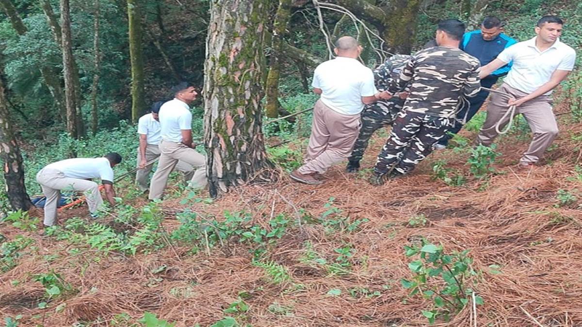 car fell into a ditch in pithoragarh uttarakhand two ssb jawan died