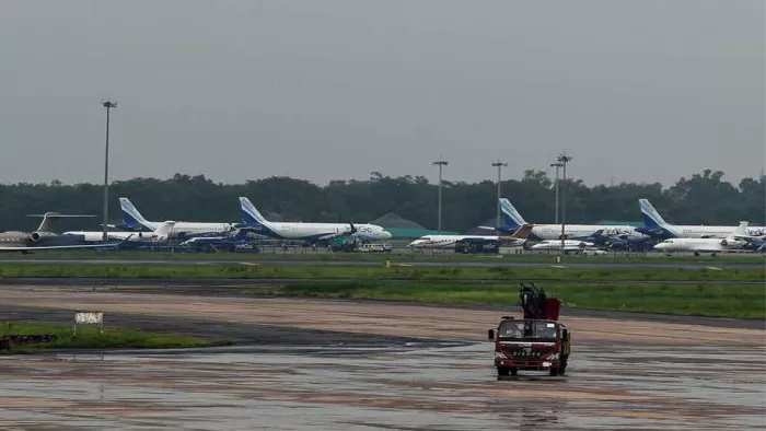 Heavy Rain in Delhi: खराब मौसम का फ्लाइट्स पर असर, 40 उड़ानें प्रभावित