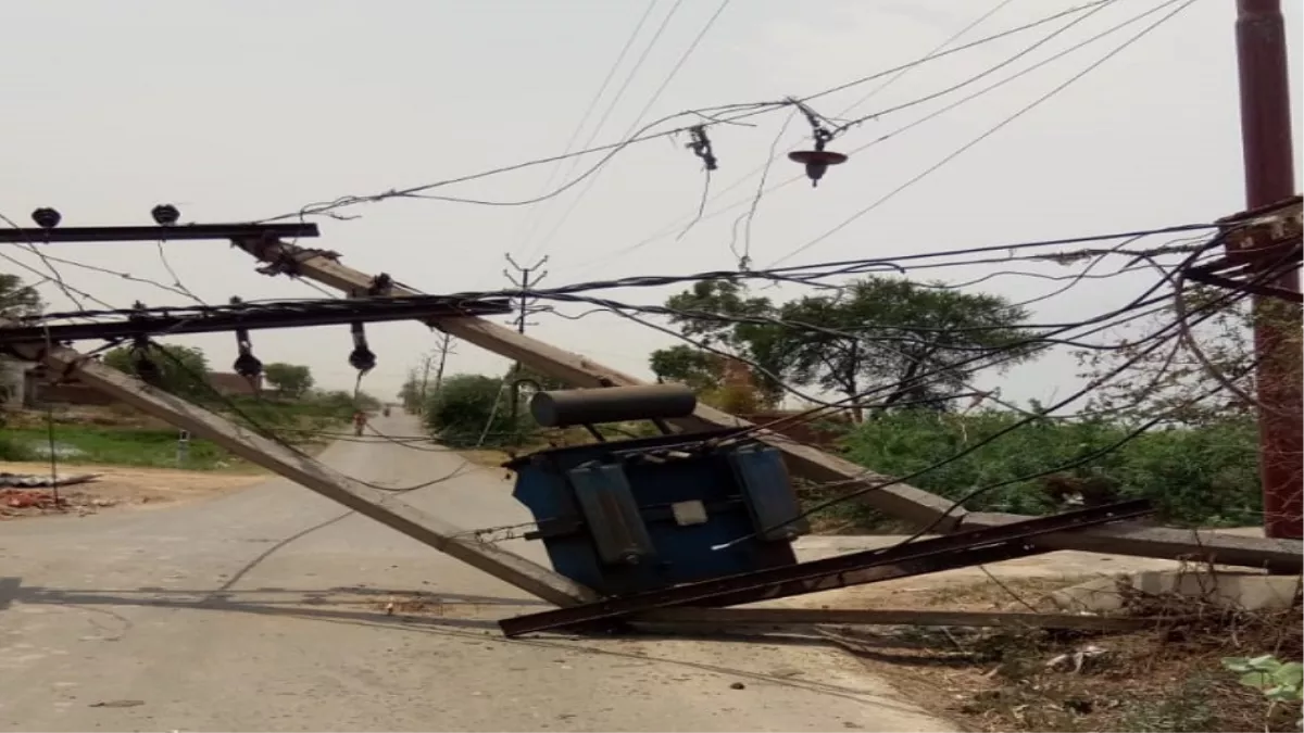 आंधी उड़ा ले गई पूरे कानपुर की बिजली खंभे व तार टूटने से 93 सबस्टेशनों से जुड़े क्षेत्रों में रहा संकट - Electricity crisis arose in Kanpur due to breaking of wires